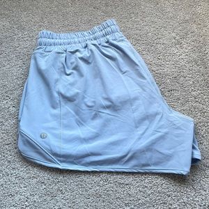 Lululemon short, sky blue/periwinkle size 10 tall Hotty hot short